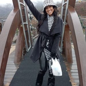 Meet your Posher, Aisa